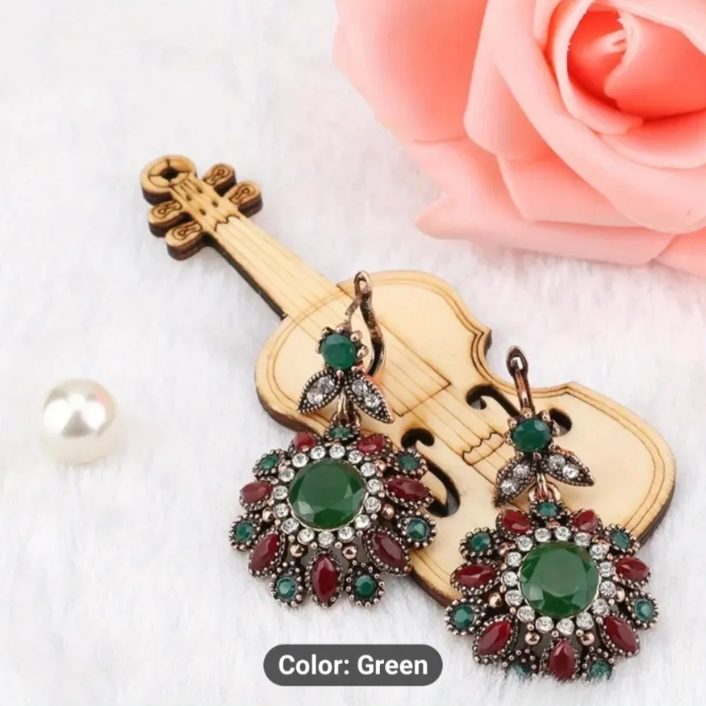 NWT Elegant Green and Red Floral Jewelry Set